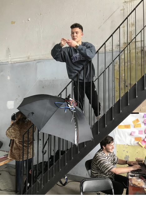 Mounting the umbrella on the stairs